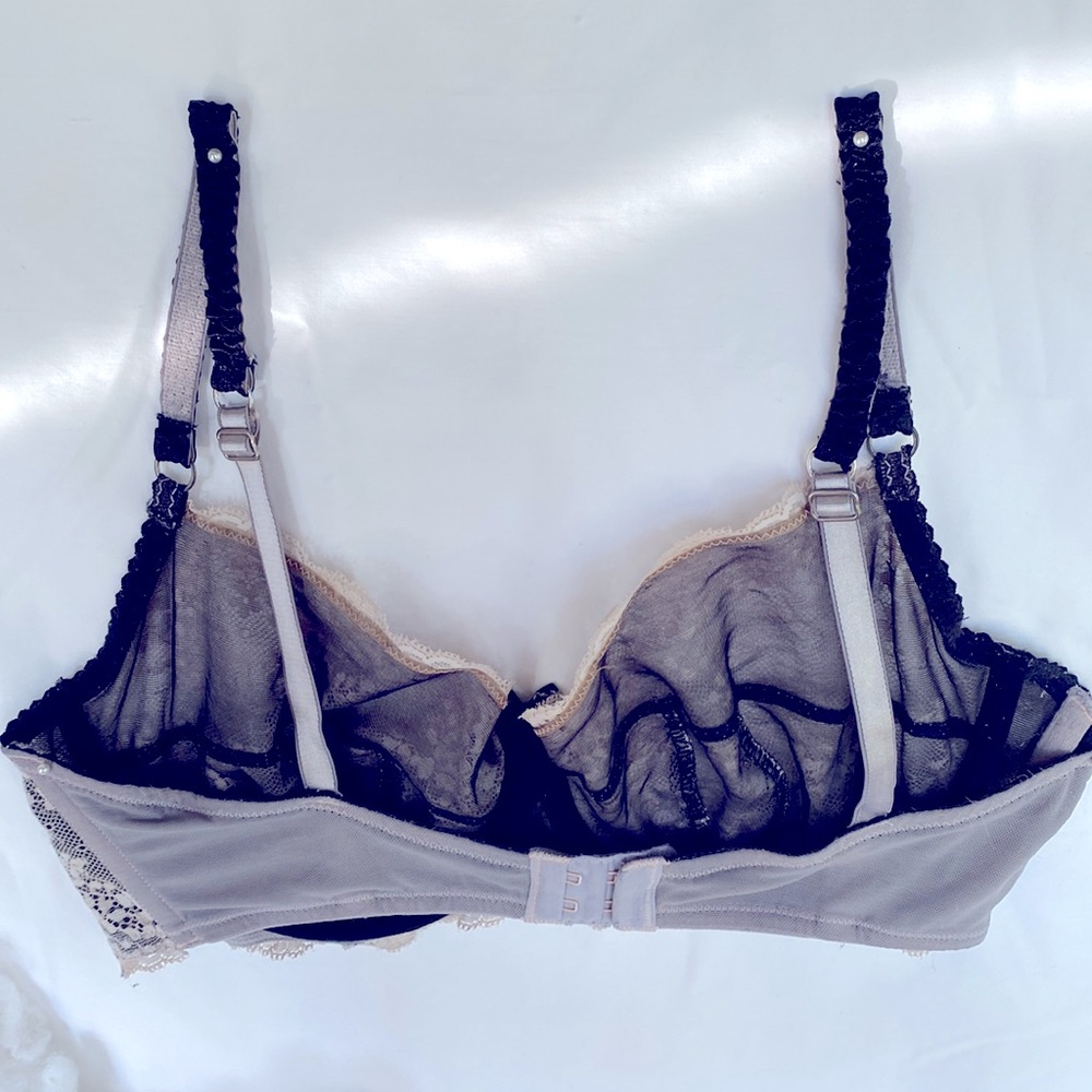 Very Pretty Vintage Elle Macpherson Lace Lined Cream/Black Bra Size G (Large) - Picture 6 of 11